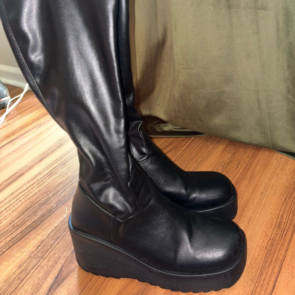 Steve Madden platform leather boots